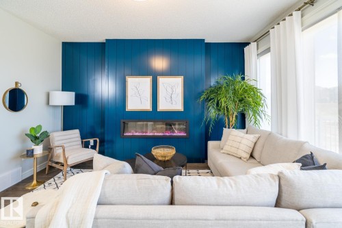 18166 73A Street, Edmonton, AB - Indoor Photo Showing Living Room