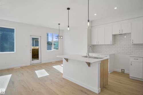 8504 183 Avenue, Edmonton, AB - Indoor Photo Showing Kitchen With Upgraded Kitchen
