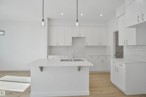 8504 183 Avenue, Edmonton, AB - Indoor Photo Showing Kitchen With Upgraded Kitchen