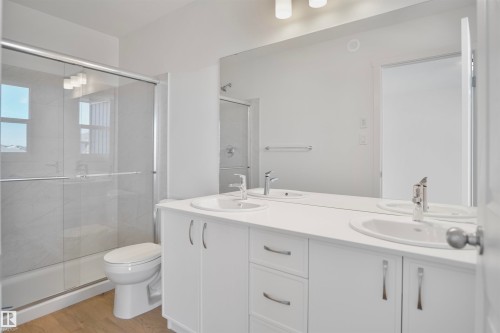 8504 183 Avenue, Edmonton, AB - Indoor Photo Showing Bathroom