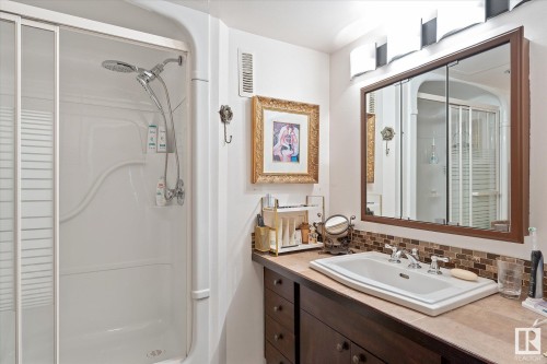 1002 9923 103 Street, Edmonton, AB - Indoor Photo Showing Bathroom