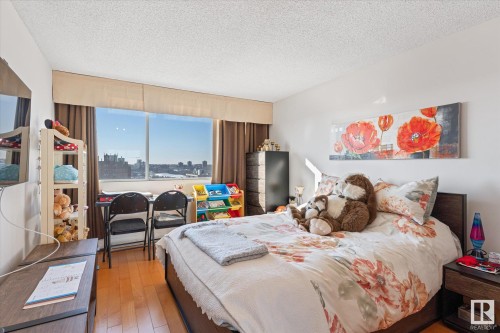 1002 9923 103 Street, Edmonton, AB - Indoor Photo Showing Bedroom