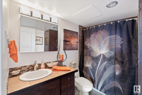 1002 9923 103 Street, Edmonton, AB - Indoor Photo Showing Bathroom