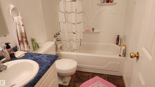 5122 59 Avenue, Elk Point, AB - Indoor Photo Showing Bathroom