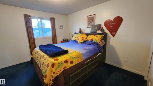 5122 59 Avenue, Elk Point, AB - Indoor Photo Showing Bedroom