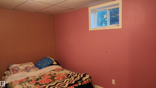 5122 59 Avenue, Elk Point, AB - Indoor Photo Showing Bedroom