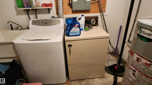 5122 59 Avenue, Elk Point, AB - Indoor Photo Showing Laundry Room