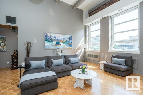 203 10009 102 Avenue, Edmonton, AB - Indoor Photo Showing Living Room