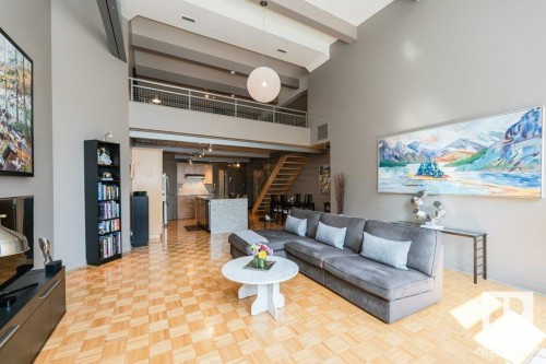 203 10009 102 Avenue, Edmonton, AB - Indoor Photo Showing Living Room