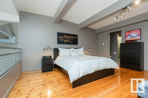203 10009 102 Avenue, Edmonton, AB - Indoor Photo Showing Bedroom
