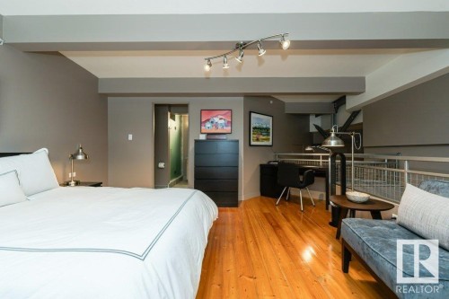203 10009 102 Avenue, Edmonton, AB - Indoor Photo Showing Bedroom
