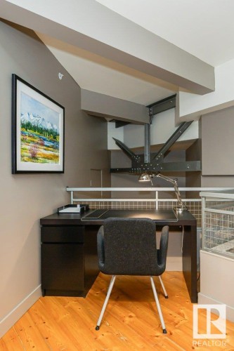 203 10009 102 Avenue, Edmonton, AB - Indoor Photo Showing Other Room