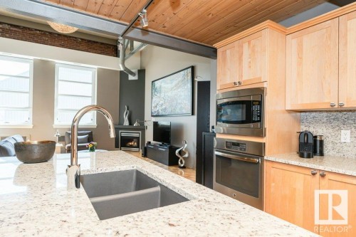 203 10009 102 Avenue, Edmonton, AB - Indoor Photo Showing Kitchen With Stainless Steel Kitchen With Double Sink With Upgraded Kitchen