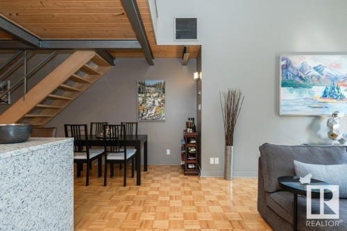 203 10009 102 Avenue, Edmonton, AB - Indoor