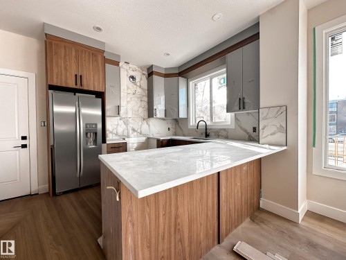 14807 98 Avenue, Edmonton, AB - Indoor Photo Showing Kitchen