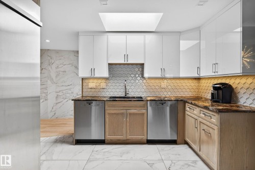 1601 10045 118 Street, Edmonton, AB - Indoor Photo Showing Kitchen