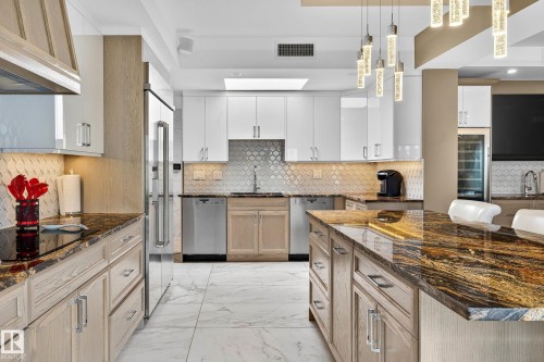 1601 10045 118 Street, Edmonton, AB - Indoor Photo Showing Kitchen With Upgraded Kitchen