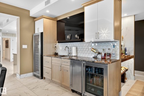 1601 10045 118 Street, Edmonton, AB - Indoor Photo Showing Kitchen