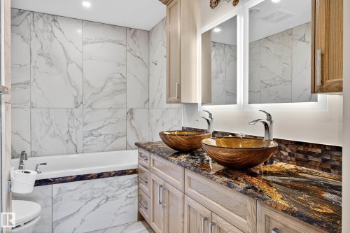 1601 10045 118 Street, Edmonton, AB - Indoor Photo Showing Bathroom