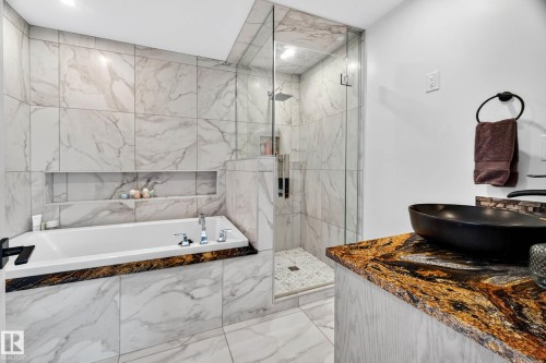 1601 10045 118 Street, Edmonton, AB - Indoor Photo Showing Bathroom