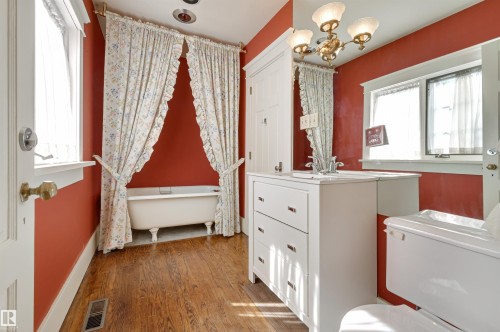 10226 Connaught Drive, Edmonton, AB - Indoor