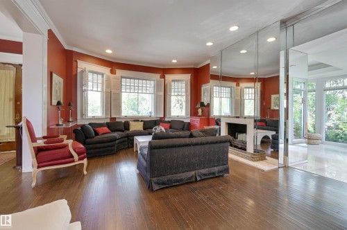 10226 Connaught Drive, Edmonton, AB - Indoor Photo Showing Living Room