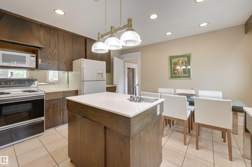 10226 Connaught Drive, Edmonton, AB - Indoor Photo Showing Kitchen