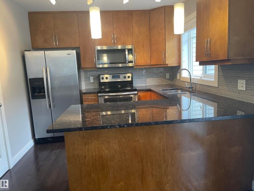 15 7289 South Terwillegar Drive, Edmonton, AB - Indoor Photo Showing Kitchen With Double Sink With Upgraded Kitchen