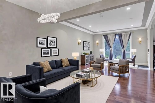 10806 72 Avenue, Edmonton, AB - Indoor Photo Showing Living Room
