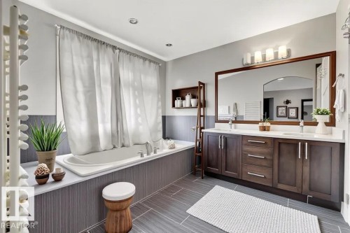 10806 72 Avenue, Edmonton, AB - Indoor Photo Showing Bathroom