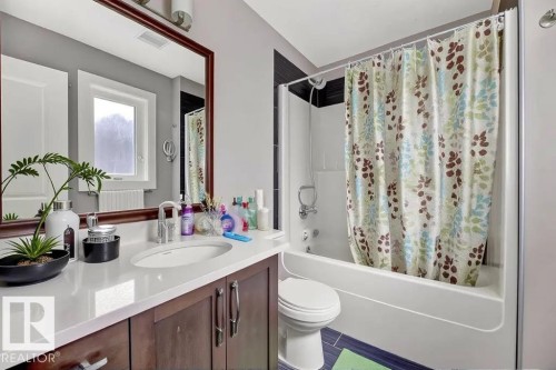 10806 72 Avenue, Edmonton, AB - Indoor Photo Showing Bathroom