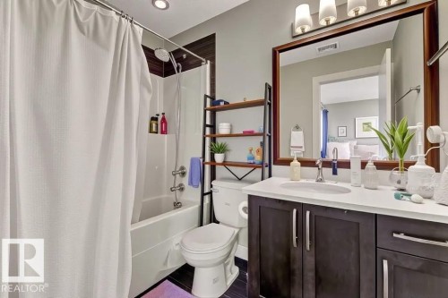 10806 72 Avenue, Edmonton, AB - Indoor Photo Showing Bathroom