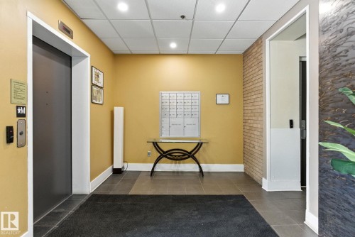 204 11633 105 Avenue, Edmonton, AB - Indoor Photo Showing Other Room