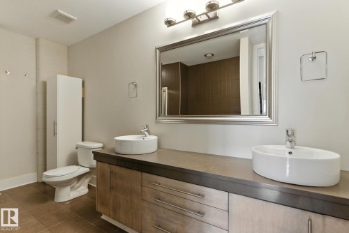 204 11633 105 Avenue, Edmonton, AB - Indoor Photo Showing Bathroom