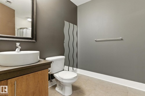 204 11633 105 Avenue, Edmonton, AB - Indoor Photo Showing Bathroom