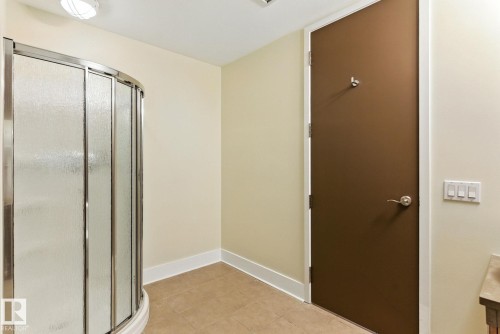 204 11633 105 Avenue, Edmonton, AB - Indoor Photo Showing Bathroom