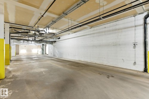 204 11633 105 Avenue, Edmonton, AB - Indoor Photo Showing Garage