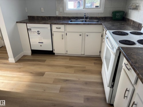 51 Mcleod Place, Edmonton, AB - Indoor Photo Showing Kitchen With Double Sink