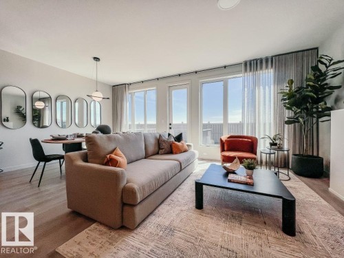 312 30 Street, Edmonton, AB - Indoor Photo Showing Living Room