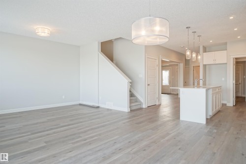 727 166 Avenue, Edmonton, AB - Indoor Photo Showing Kitchen