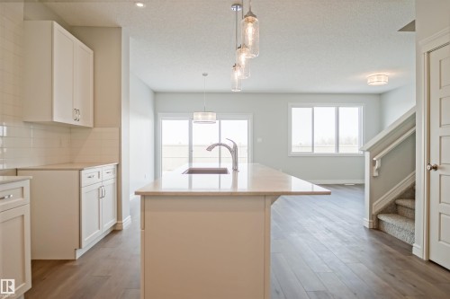 727 166 Avenue, Edmonton, AB - Indoor Photo Showing Kitchen