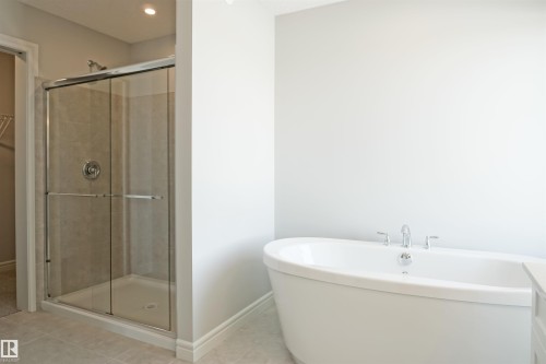 727 166 Avenue, Edmonton, AB - Indoor Photo Showing Bathroom