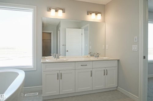 727 166 Avenue, Edmonton, AB - Indoor Photo Showing Bathroom