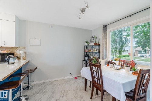 8612 141 Avenue Nw, Edmonton, AB - Indoor Photo Showing Dining Room