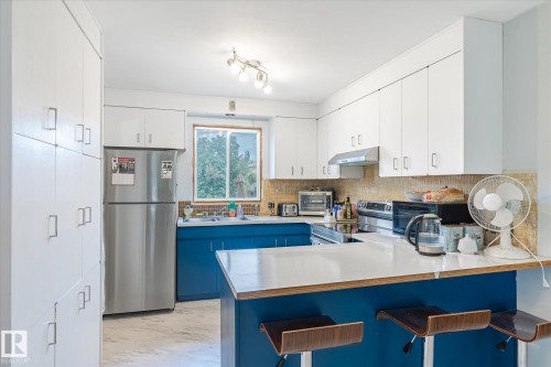 8612 141 Avenue Nw, Edmonton, AB - Indoor Photo Showing Kitchen