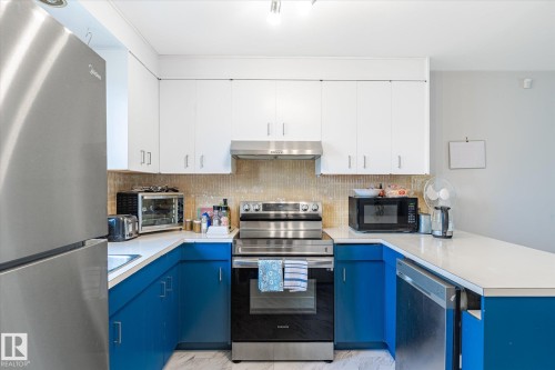 8612 141 Avenue Nw, Edmonton, AB - Indoor Photo Showing Kitchen