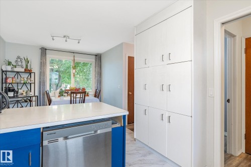 8612 141 Avenue Nw, Edmonton, AB - Indoor