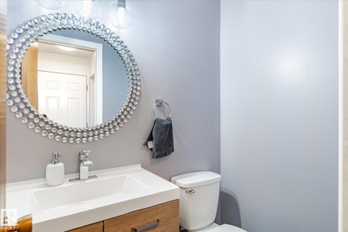 8612 141 Avenue Nw, Edmonton, AB - Indoor Photo Showing Bathroom