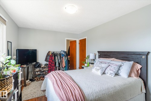 8612 141 Avenue Nw, Edmonton, AB - Indoor Photo Showing Bedroom