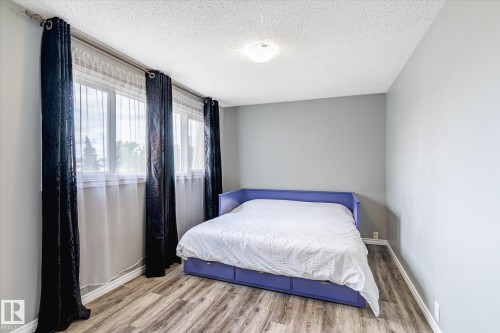 8612 141 Avenue Nw, Edmonton, AB - Indoor Photo Showing Bedroom